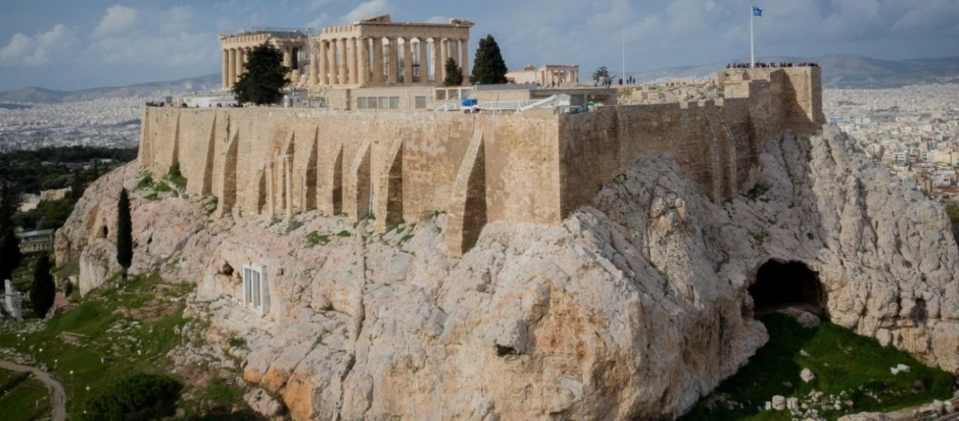 Ακρόπολη: Βλάβη στο αναβατόριο για τον αρχαιολογικό χώρο